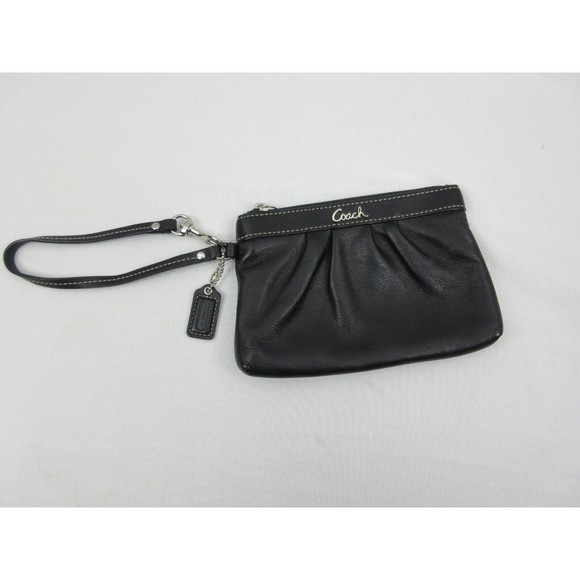 COACH Wristlet - Pebble Leather Black Zipper Top Pre-owned - Picture 1 of 7